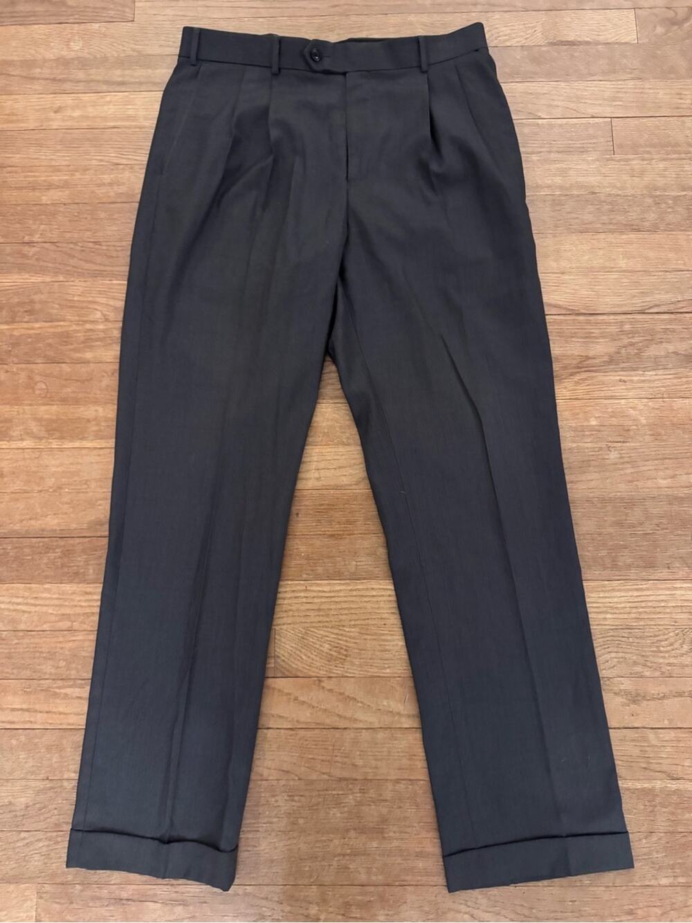 Roundtree & Yorke Men's Charcoal Gray Pleated Cuffed Dress Pants - Sz 34x32
b18